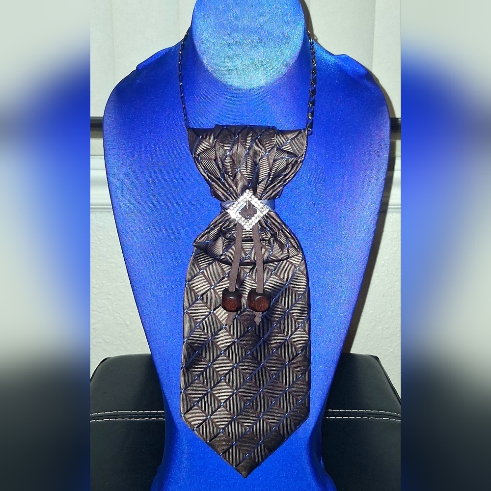 👔 IT'S A SALE!! DEBONAIR TIE NECKLACE 👔